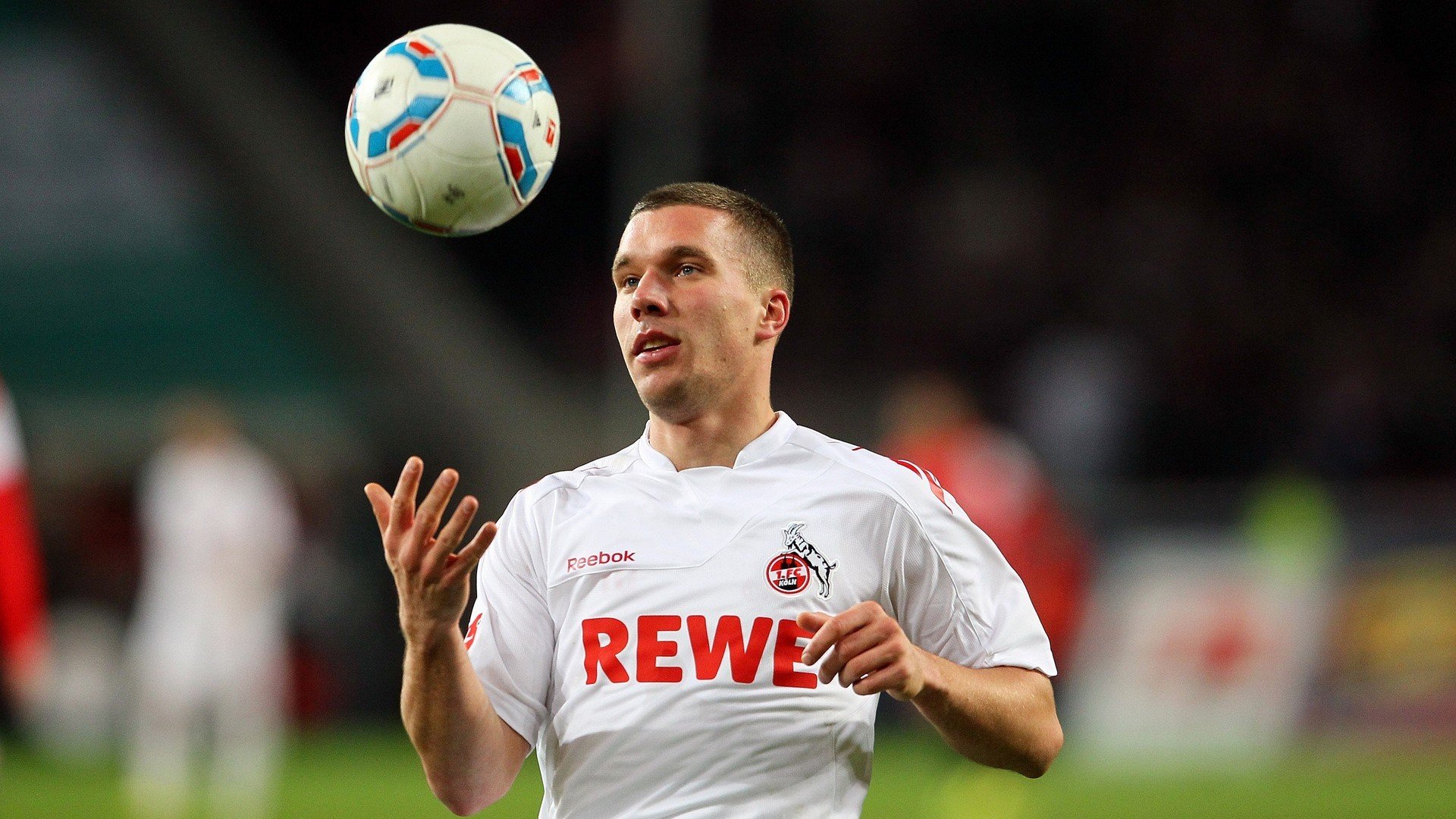 莱昂·马尔尚用坚韧精神征服赛场挑战，豪尔赫·莱昂马丁内斯